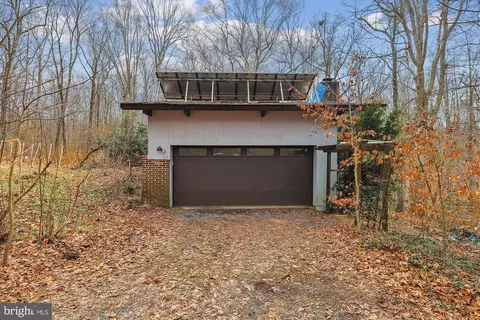 212 Carrwood Rd, Great Falls, VA 22066