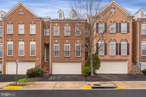 4078 Walnut Cove Cir, Fairfax, VA 22033
