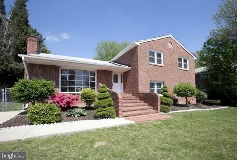 107 Saint Andrews Dr NE, Vienna, VA 22180