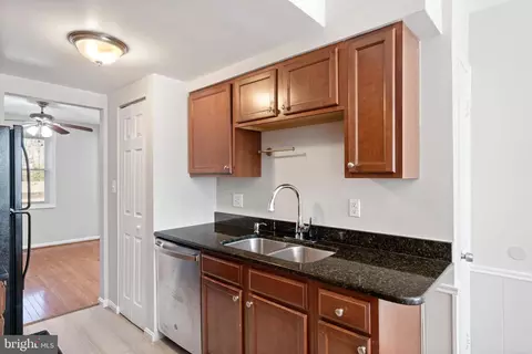 Kitchen - 9814 Lakepointe Dr, Burke, VA 22015 photo 3 of 4