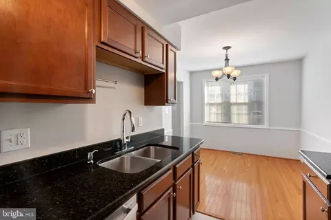 Kitchen - 9814 Lakepointe Dr, Burke, VA 22015 photo 4 of 4