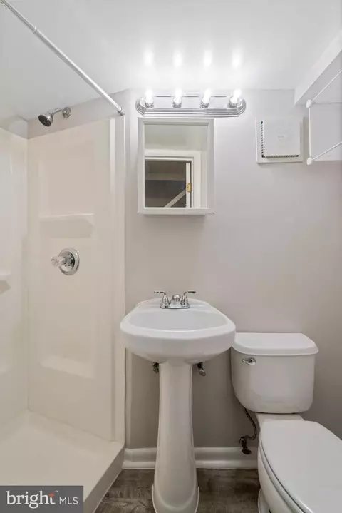 Bath - 9814 Lakepointe Dr, Burke, VA 22015 photo 5 of 5