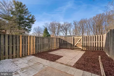 Exterior - 9814 Lakepointe Dr, Burke, VA 22015 photo 2 of 4