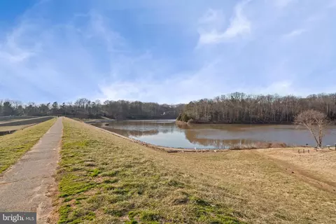 View/Area - 9814 Lakepointe Dr, Burke, VA 22015 photo 1 of 3