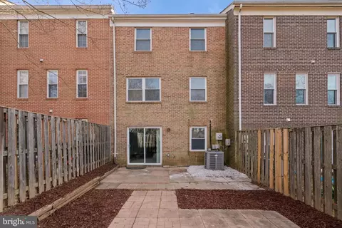 Exterior - 9814 Lakepointe Dr, Burke, VA 22015 photo 4 of 4