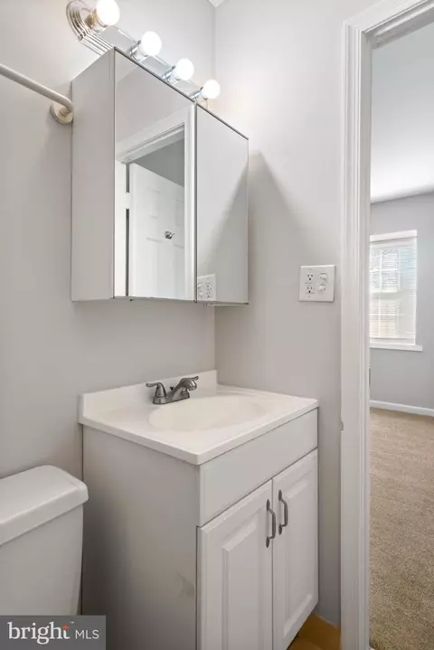 Bath - 9814 Lakepointe Dr, Burke, VA 22015 photo 3 of 5