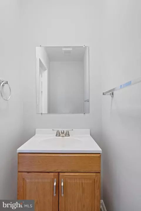 Bath - 9814 Lakepointe Dr, Burke, VA 22015 photo 1 of 5