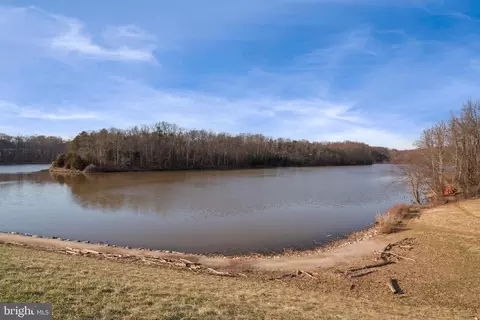 View/Area - 9814 Lakepointe Dr, Burke, VA 22015 photo 2 of 3