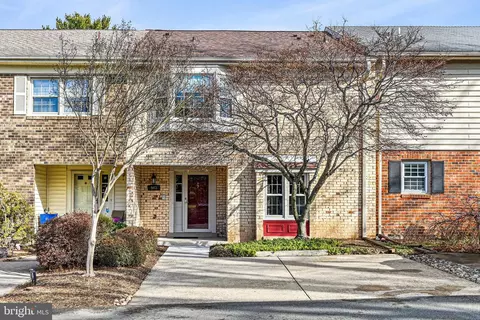 903 Moorefield Hill Grv SW, Vienna, VA 22180