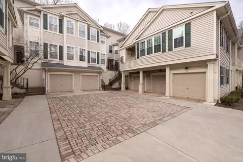 1300 Windleaf Dr #N/157, Reston, VA 20194