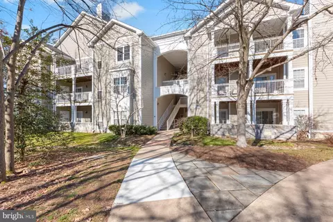 1700 Lake Shore Crest Dr #36, Reston, VA 20190