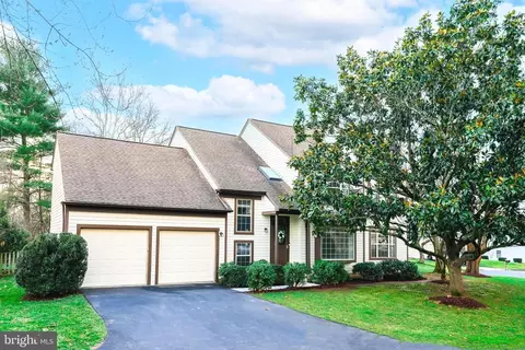 3040 Emerald Chase Dr, Herndon, VA 20171