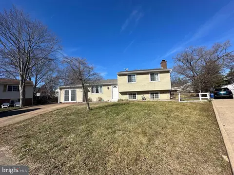 709 Morningside Ct, Herndon, VA 20170