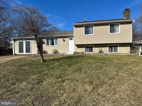 709 Morningside Ct, Herndon, VA 20170 photo 2