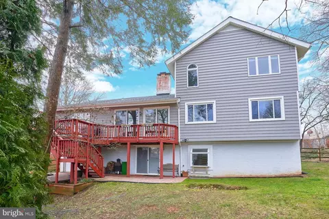 Exterior - 1813 Panarama Ct, Mclean, VA 22101 photo 7 of 9
