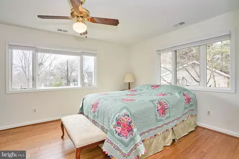 Bedroom - 1813 Panarama Ct, Mclean, VA 22101 photo 5 of 8