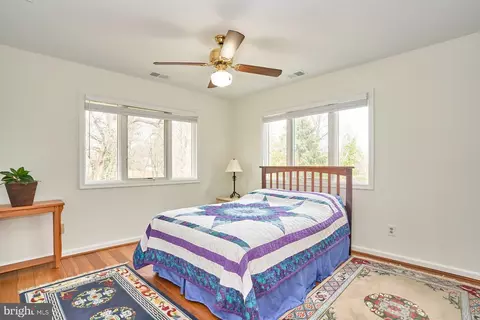 Bedroom - 1813 Panarama Ct, Mclean, VA 22101 photo 7 of 8