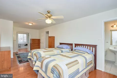 Bedroom - 1813 Panarama Ct, Mclean, VA 22101 photo 2 of 8