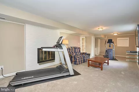 Living - 1813 Panarama Ct, Mclean, VA 22101 photo 8 of 8