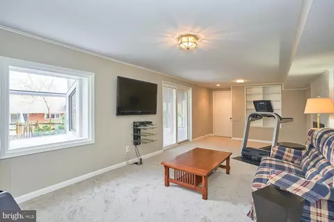 Living - 1813 Panarama Ct, Mclean, VA 22101 photo 7 of 8