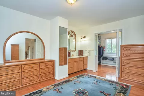Bath - 1813 Panarama Ct, Mclean, VA 22101 photo 1 of 6