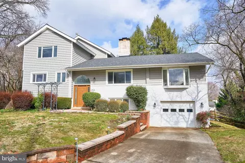 Exterior - 1813 Panarama Ct, Mclean, VA 22101 photo 2 of 9
