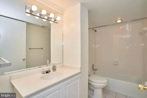 Bath - 1813 Panarama Ct, Mclean, VA 22101 photo 6 of 6