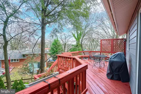 Exterior - 1813 Panarama Ct, Mclean, VA 22101 photo 5 of 9