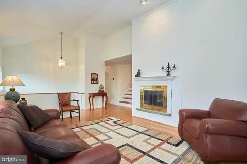 Living - 1813 Panarama Ct, Mclean, VA 22101 photo 4 of 8
