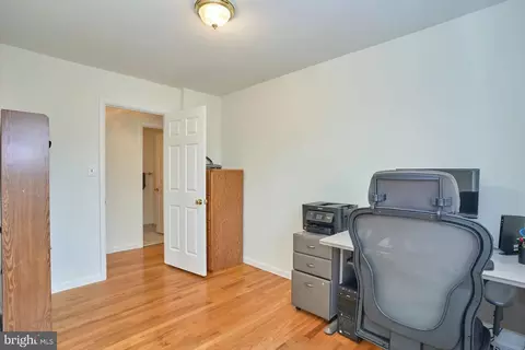 Bedroom - 1813 Panarama Ct, Mclean, VA 22101 photo 4 of 8
