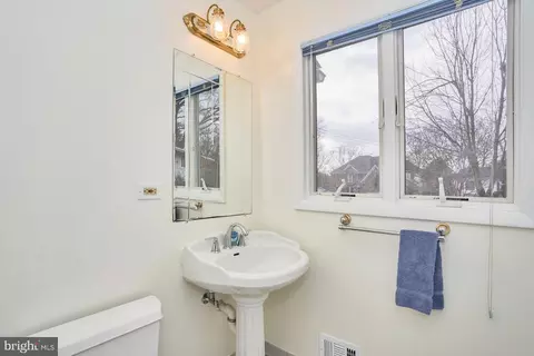 Bath - 1813 Panarama Ct, Mclean, VA 22101 photo 2 of 6