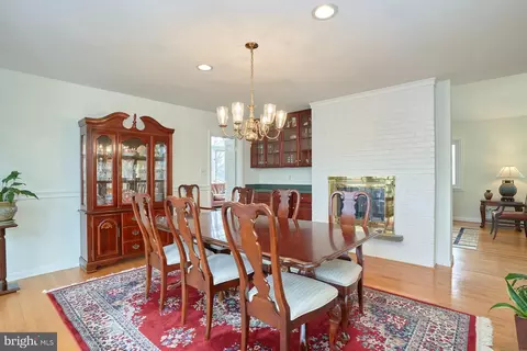 Dining - 1813 Panarama Ct, Mclean, VA 22101 photo 4 of 7