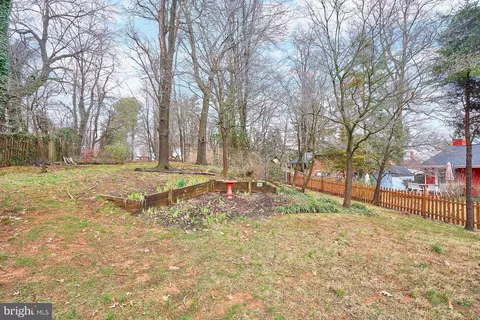 Exterior - 1813 Panarama Ct, Mclean, VA 22101 photo 9 of 9