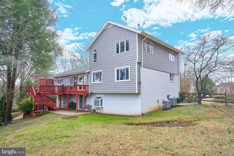 Exterior - 1813 Panarama Ct, Mclean, VA 22101 photo 8 of 9