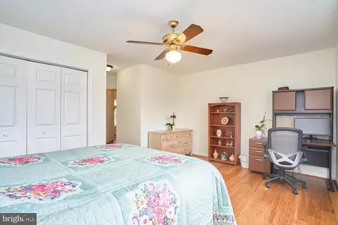 Bedroom - 1813 Panarama Ct, Mclean, VA 22101 photo 6 of 8