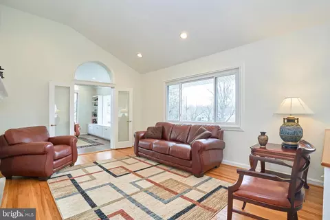 Living - 1813 Panarama Ct, Mclean, VA 22101 photo 2 of 8