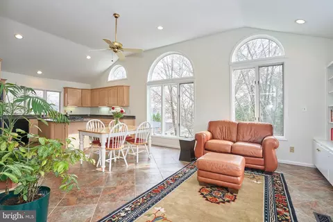 Dining - 1813 Panarama Ct, Mclean, VA 22101 photo 5 of 7