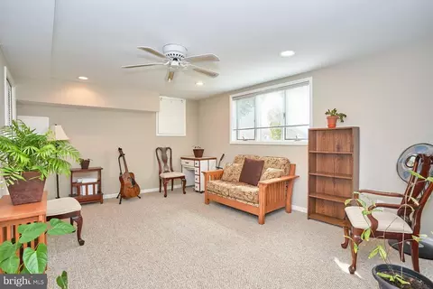 Living - 1813 Panarama Ct, Mclean, VA 22101 photo 5 of 8