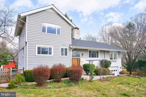 Exterior - 1813 Panarama Ct, Mclean, VA 22101 photo 3 of 9
