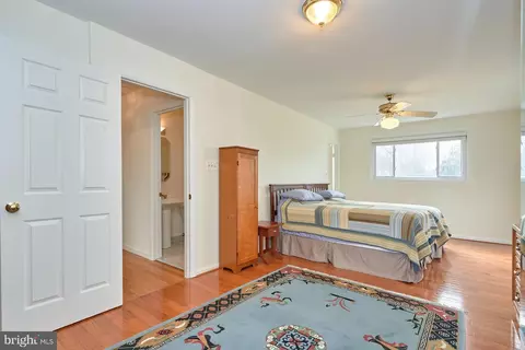 Bedroom - 1813 Panarama Ct, Mclean, VA 22101 photo 3 of 8