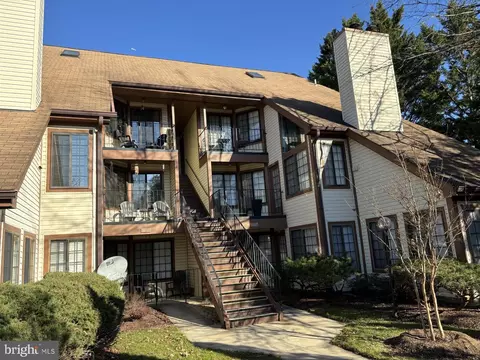 6037 D Curtier Dr, Alexandria, VA 22310