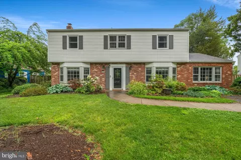 2203 Sherwood Hall Ln, Alexandria, VA 22306