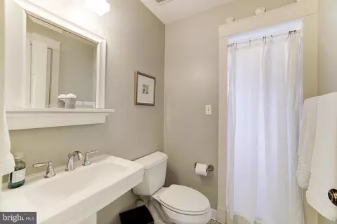 Bath - 6622 Tucker Ave, Mclean, VA 22101 photo 3 of 4