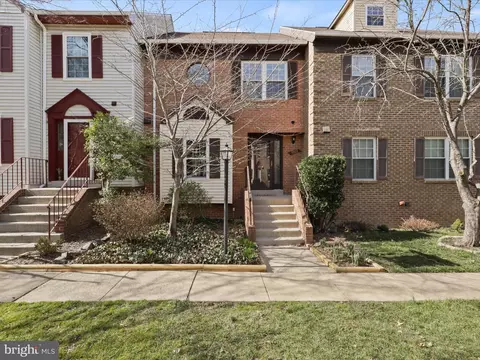 5922 Heatherwood Ct, Alexandria, VA 22310