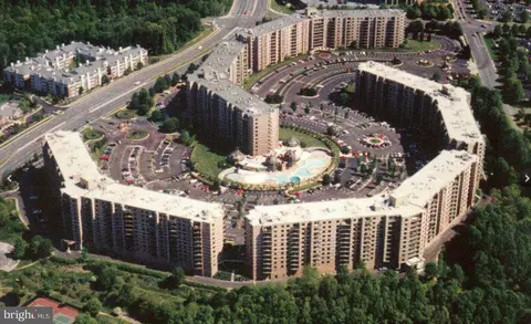 8370 Greensboro Dr #212, Mclean, VA 22102