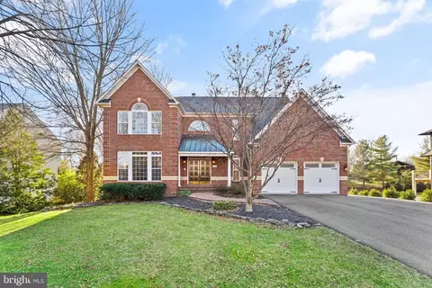 13633 Birch Dr, Chantilly, VA 20151