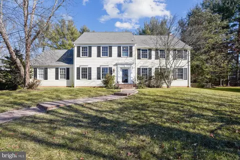 9700 Mossy Stone Ct, Vienna, VA 22182