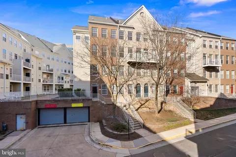 2664 Manhattan Pl #301, Vienna, VA 22180