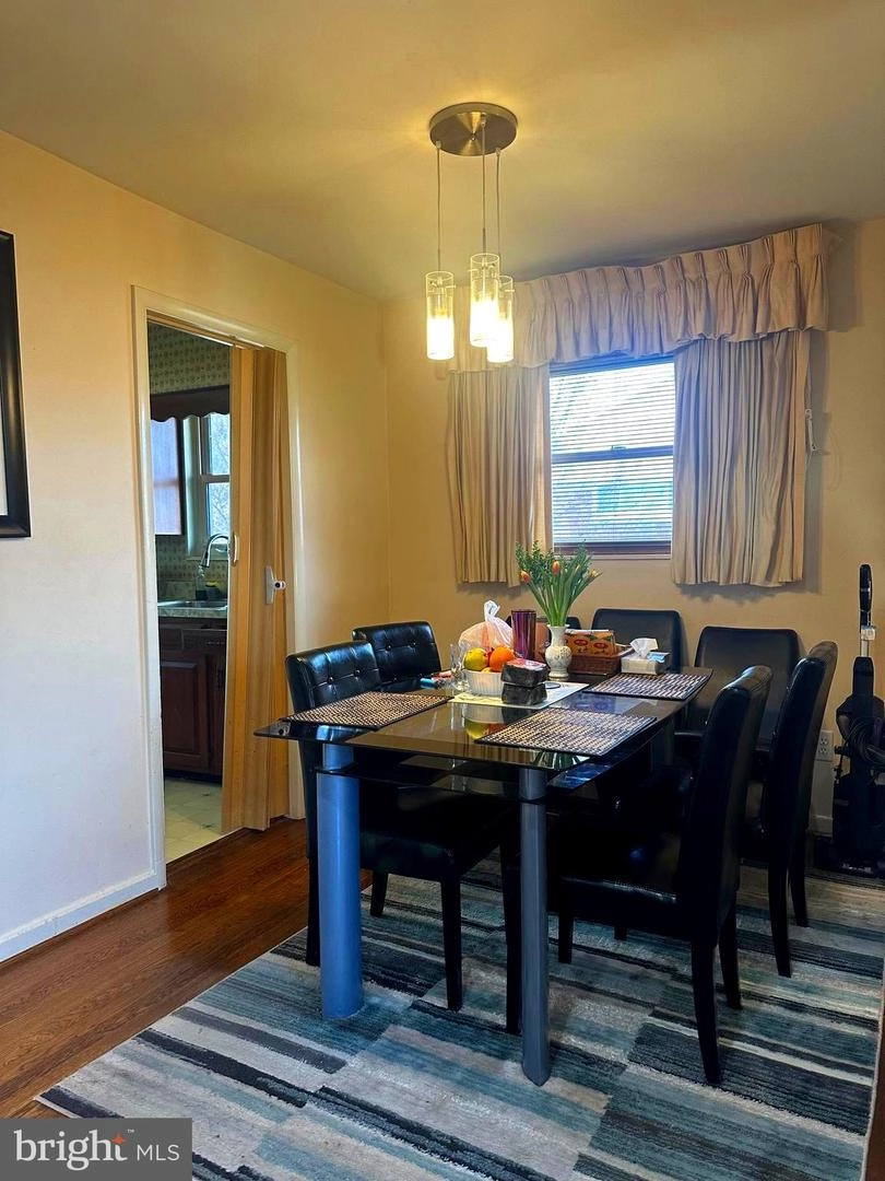 7104 Kerr Dr, Springfield, VA 22150 photo 5