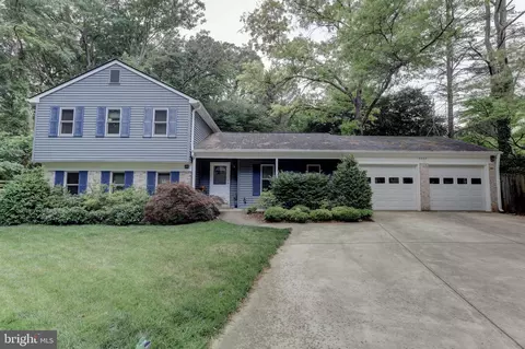 9337 Tartan View Dr, Fairfax, VA 22032